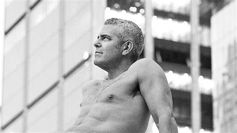 andy cohen nude|Andy Cohen Poses Nude In NYC For Skin Cancer Awareness。